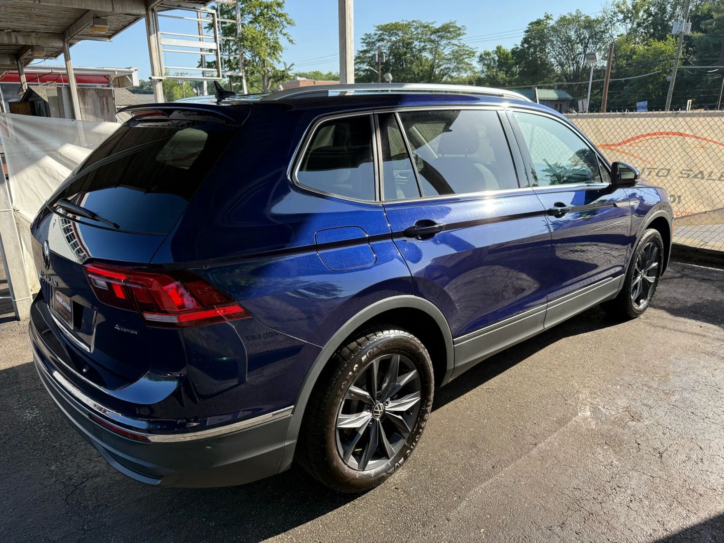 2022 Volkswagen Tiguan - Image 12
