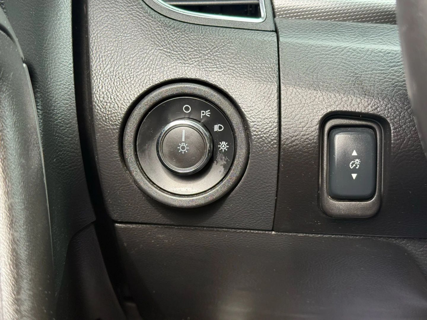 2012 Ford Taurus - Image 34