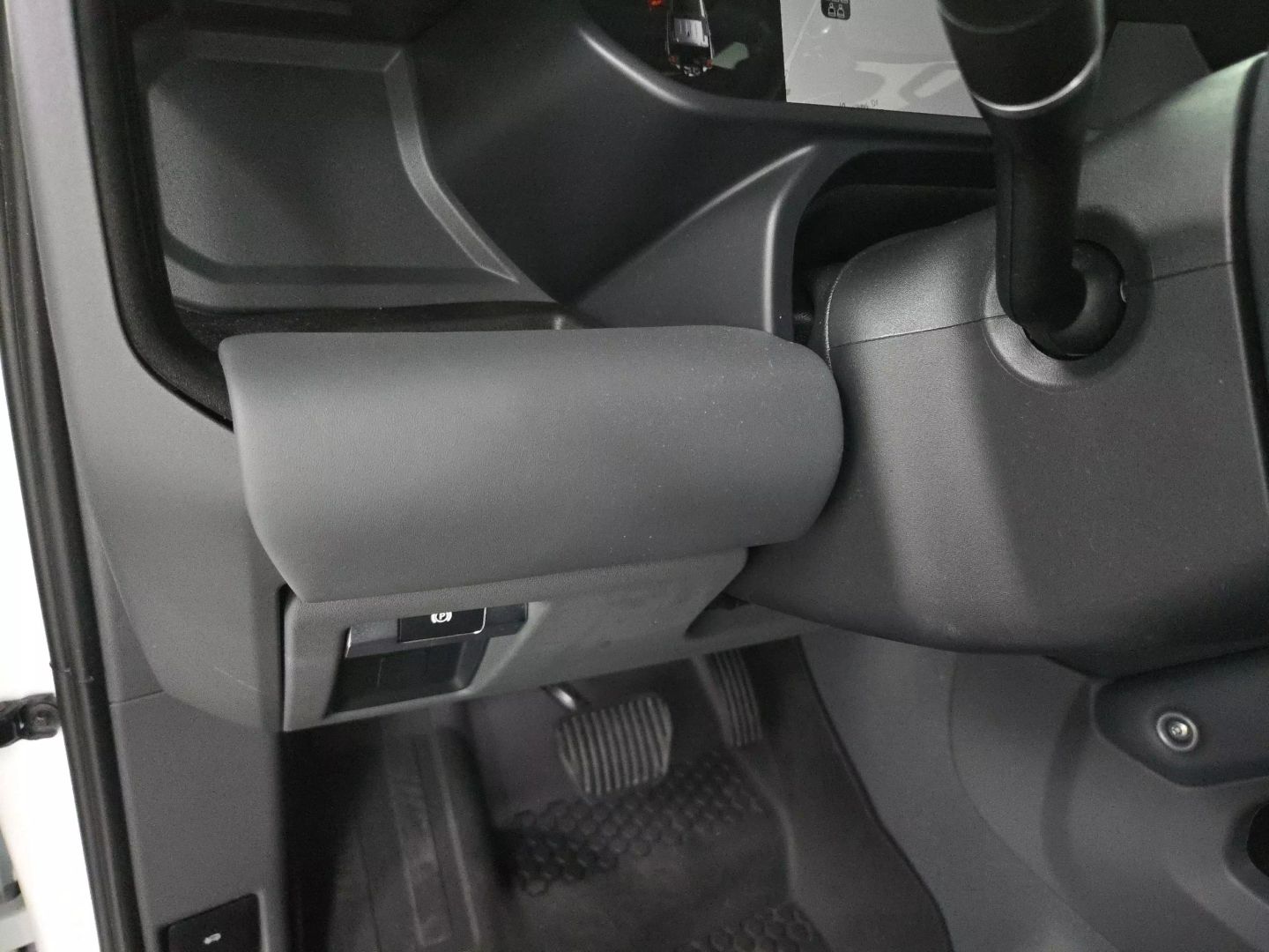 2023 Land Rover Defender 110 - Image 19