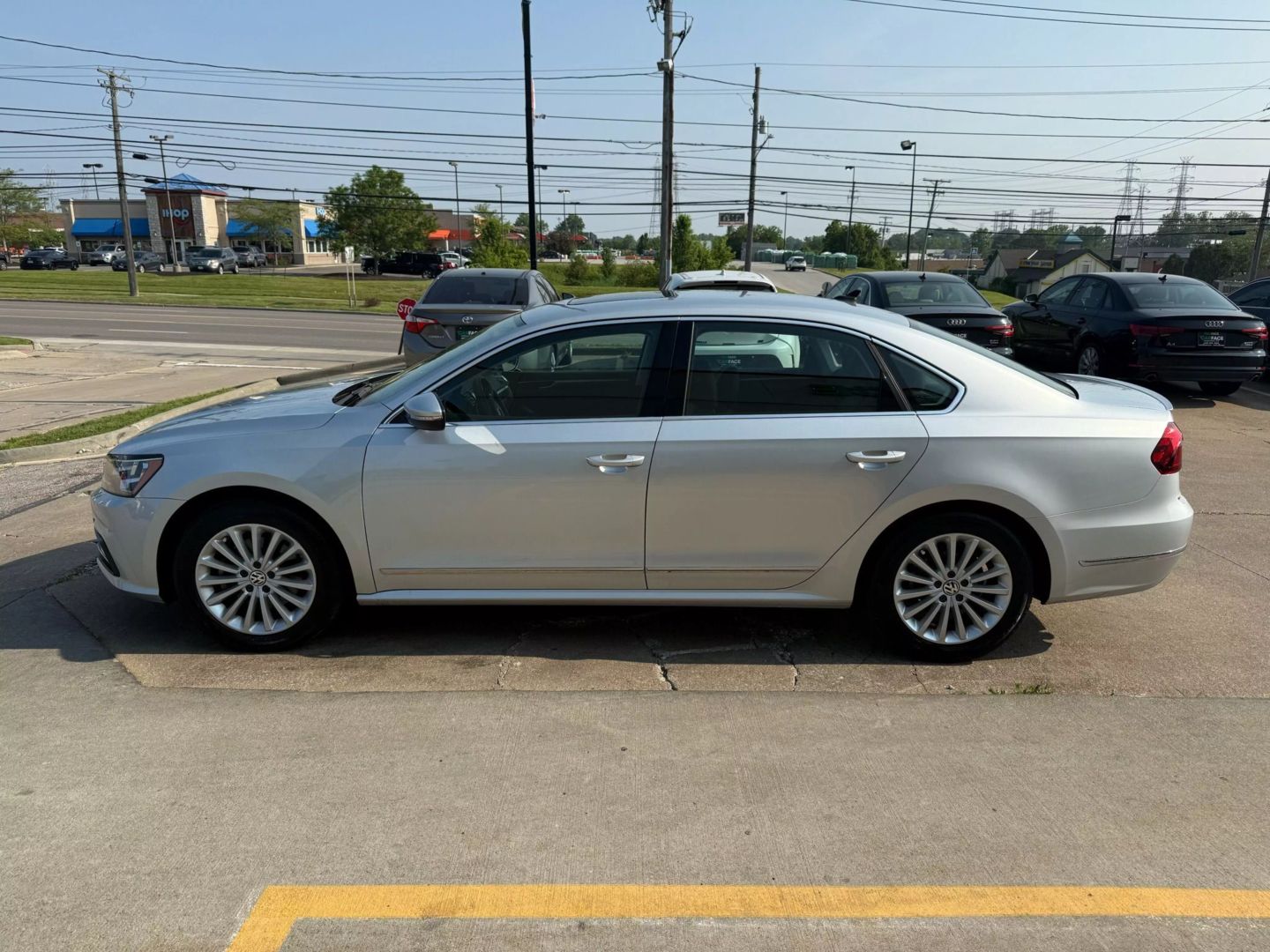 2017 Volkswagen Passat - Image 6