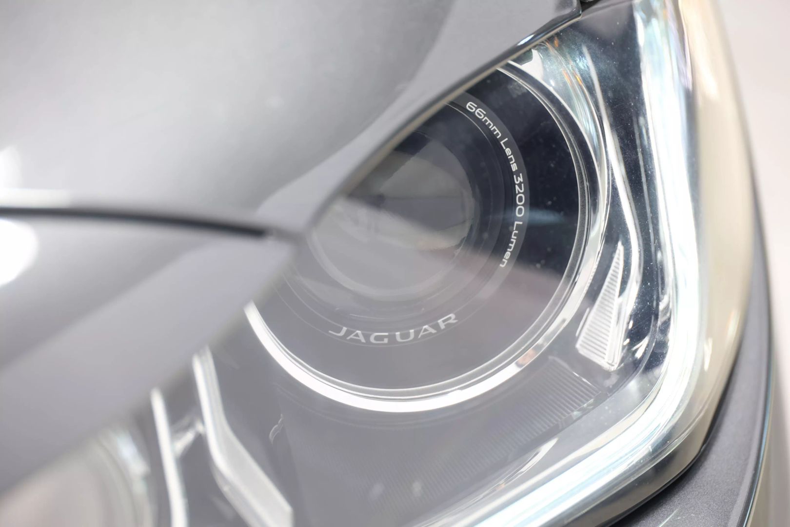 2019 Jaguar Xe - Image 99