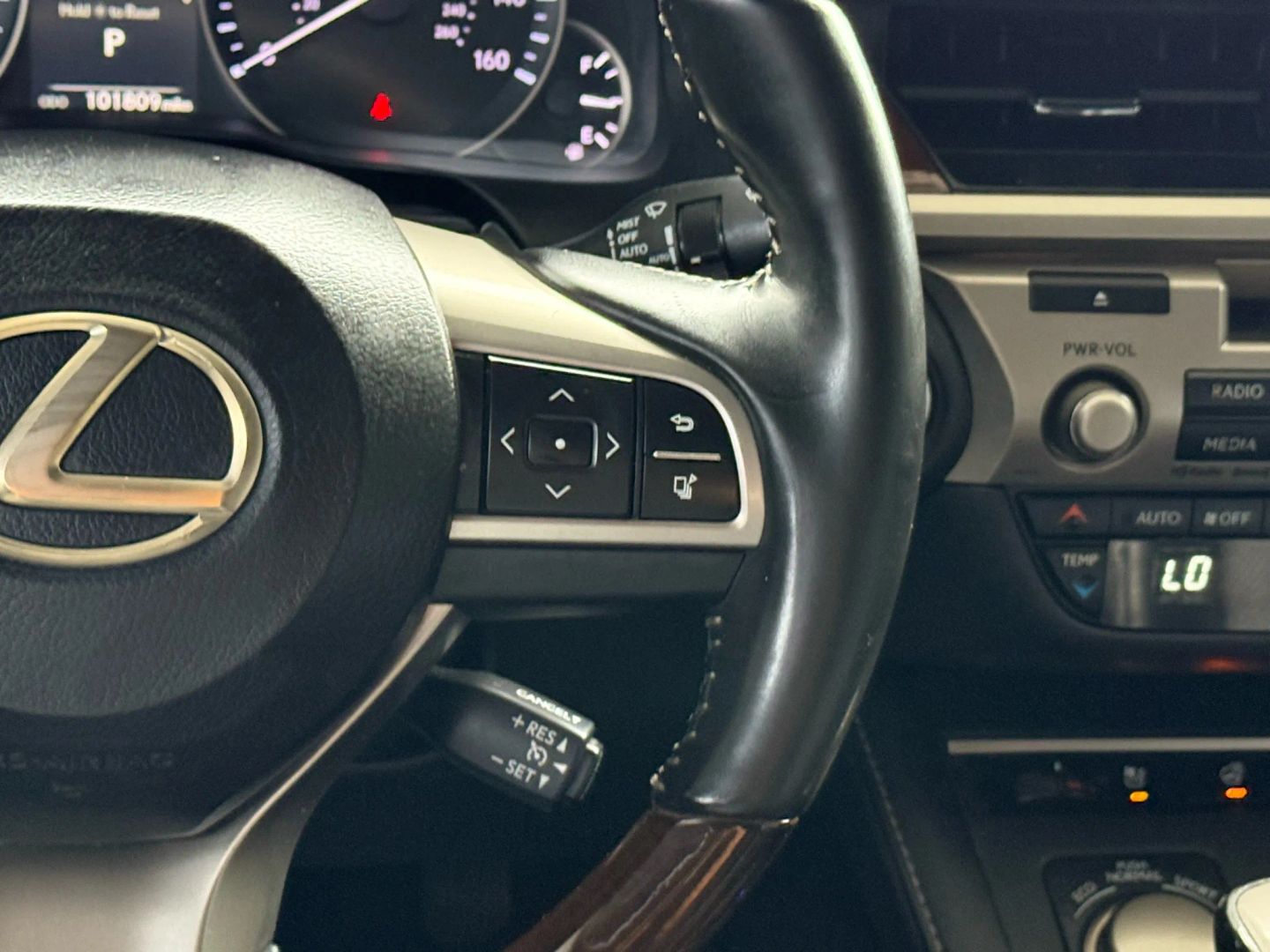 2016 Lexus Es - Image 35