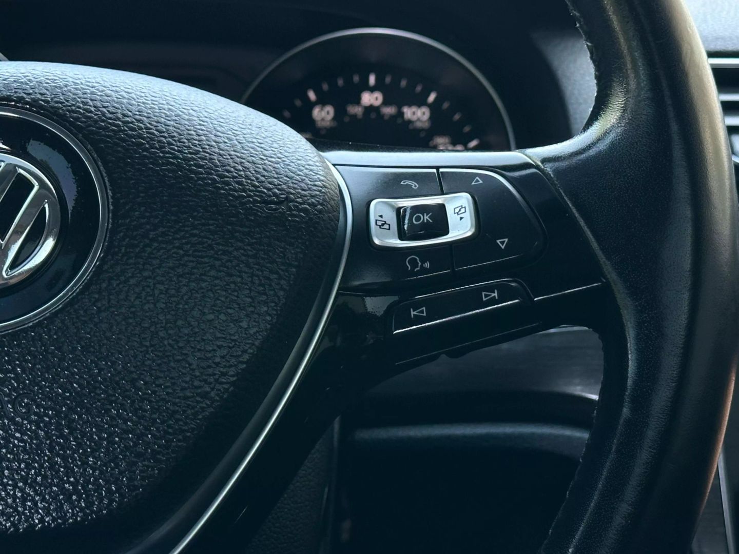 2017 Volkswagen Passat - Image 29