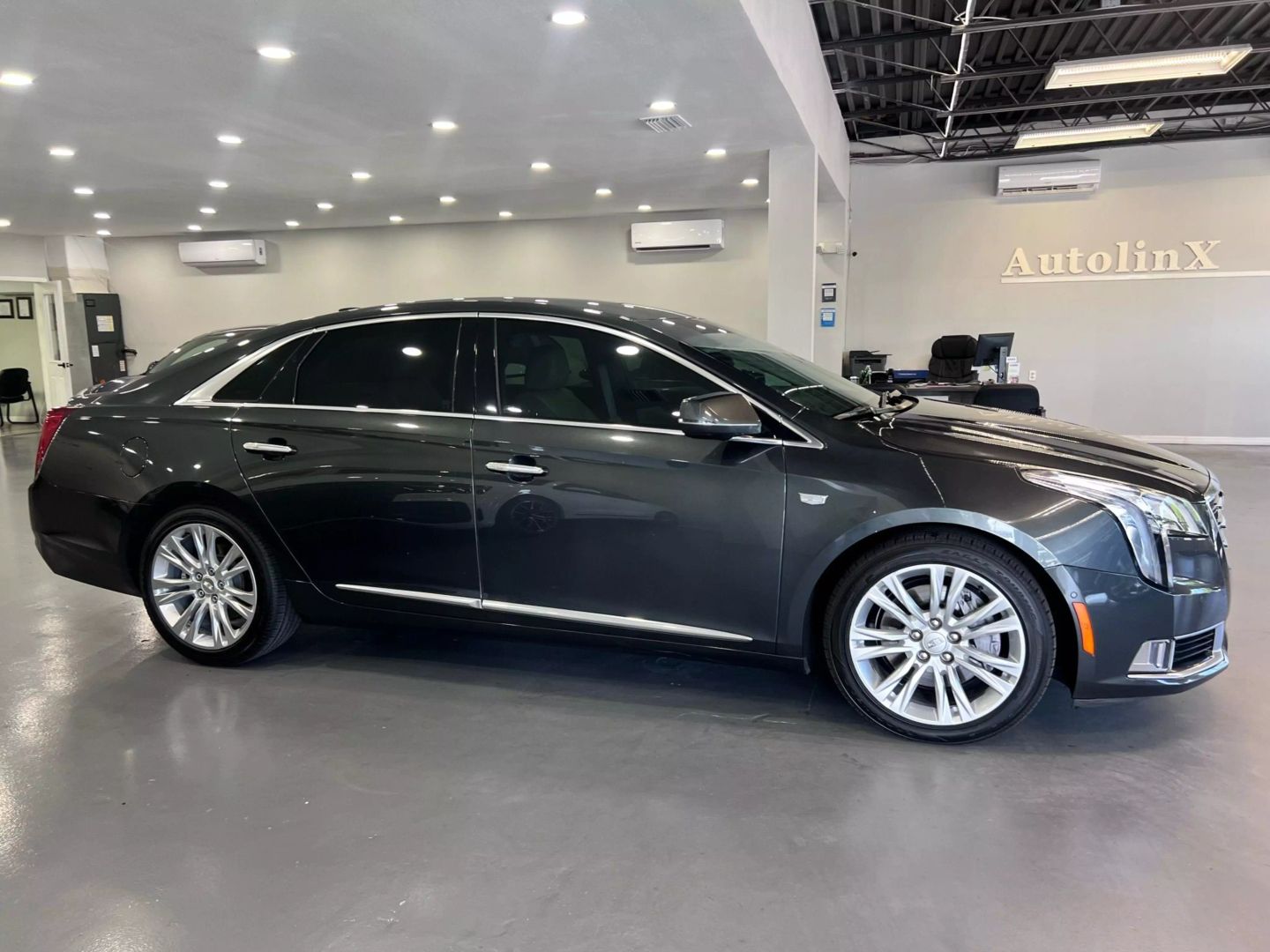 2019 Cadillac Xts Luxury Sedan 4d - Image 8
