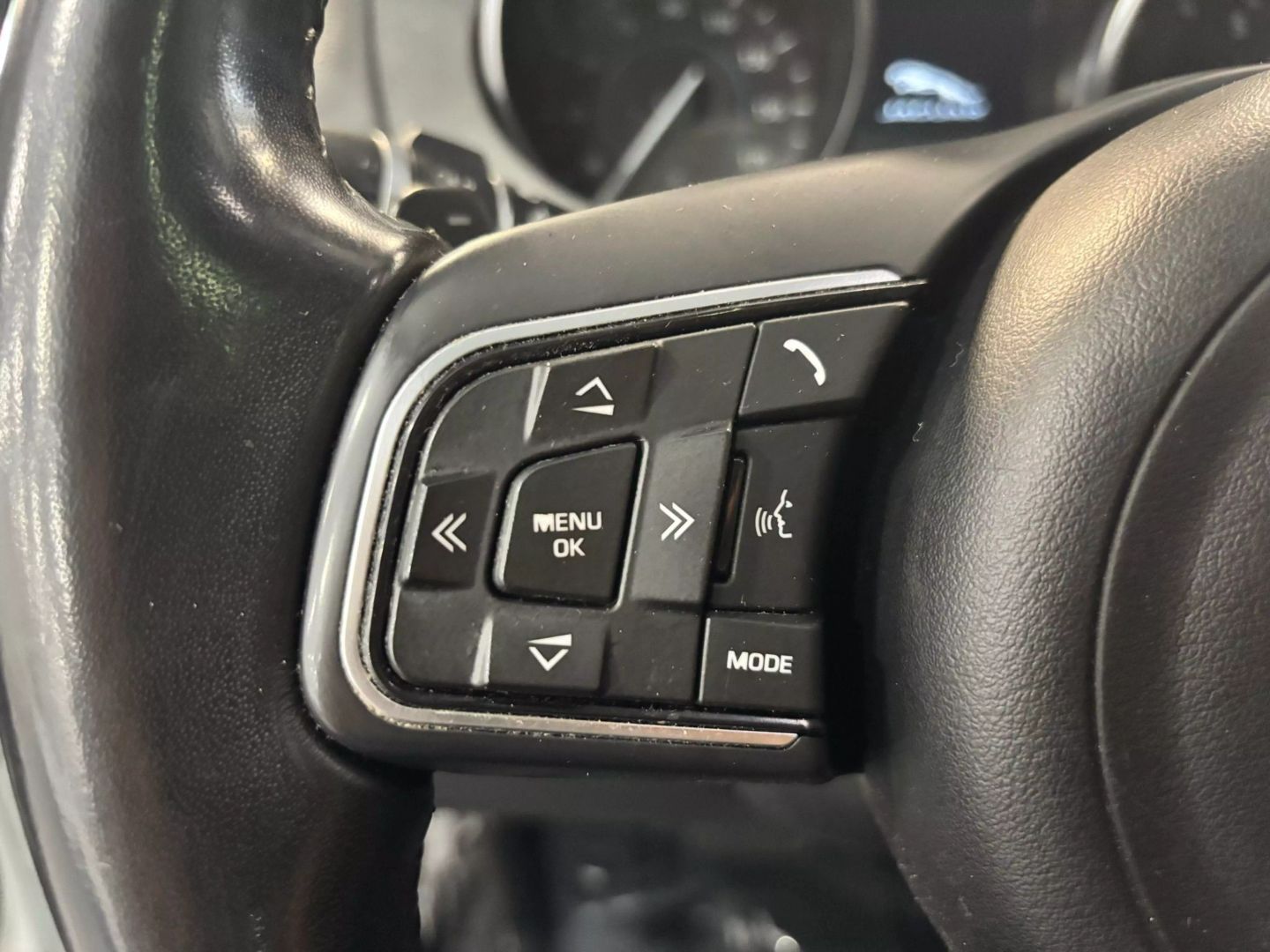 2018 Jaguar F-pace 30t Premium Sport Utility 4d - Image 24