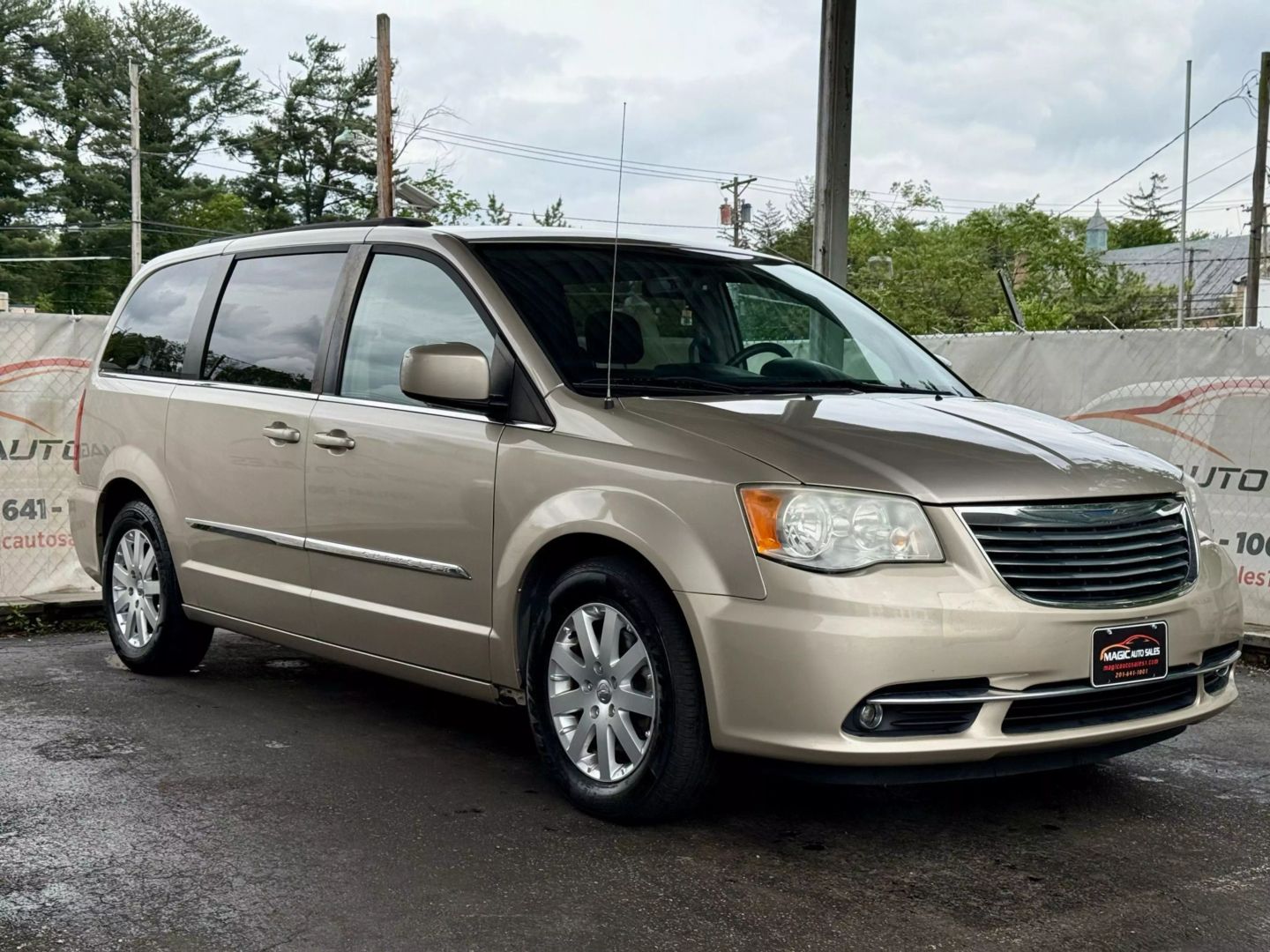2013 Chrysler Town & Country - Image 6