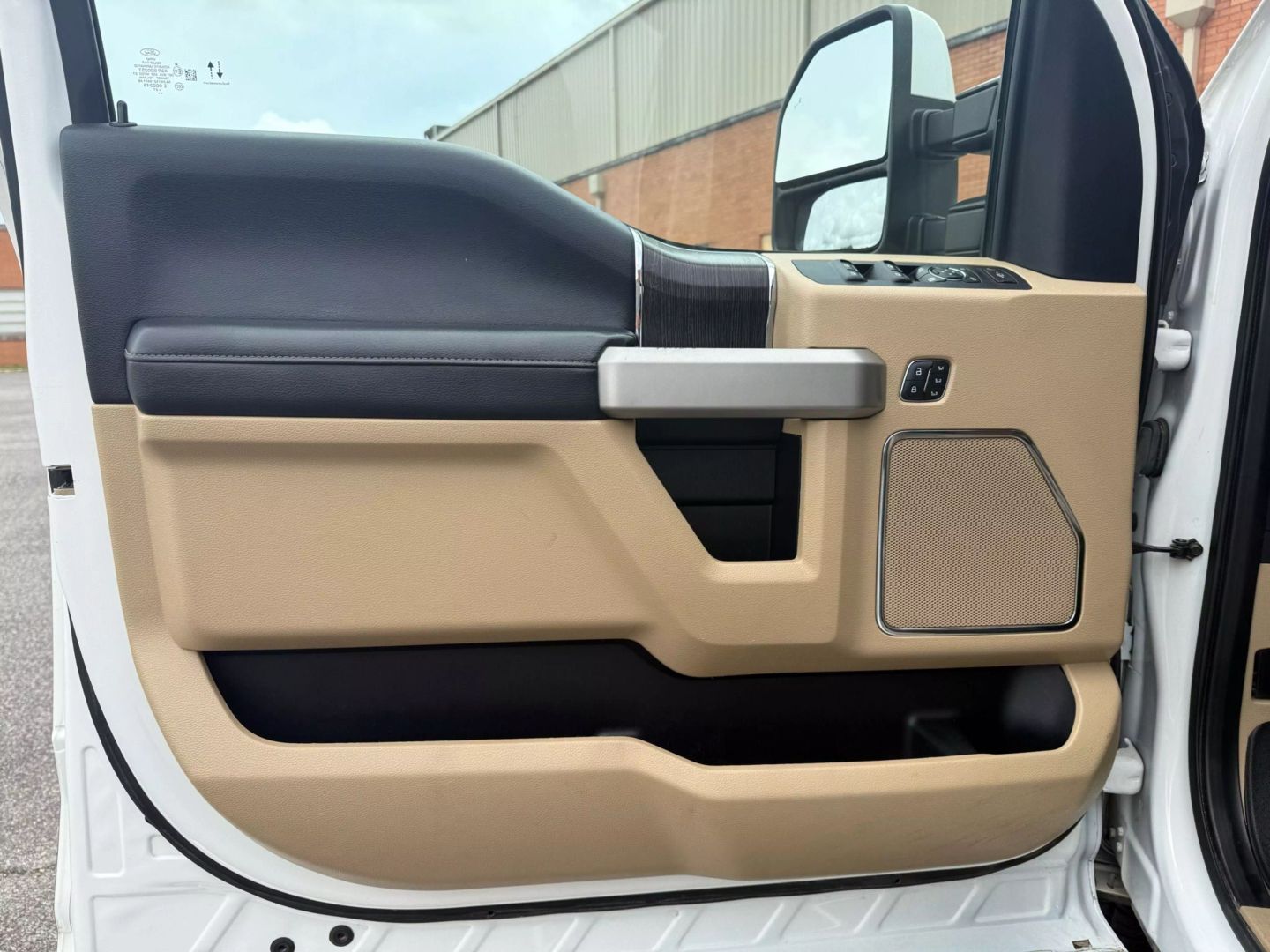 2021 Ford F250 Super Duty Crew Cab - Image 11