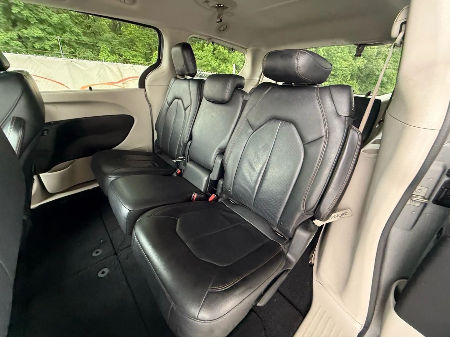 2019 Chrysler Pacifica - Image 18