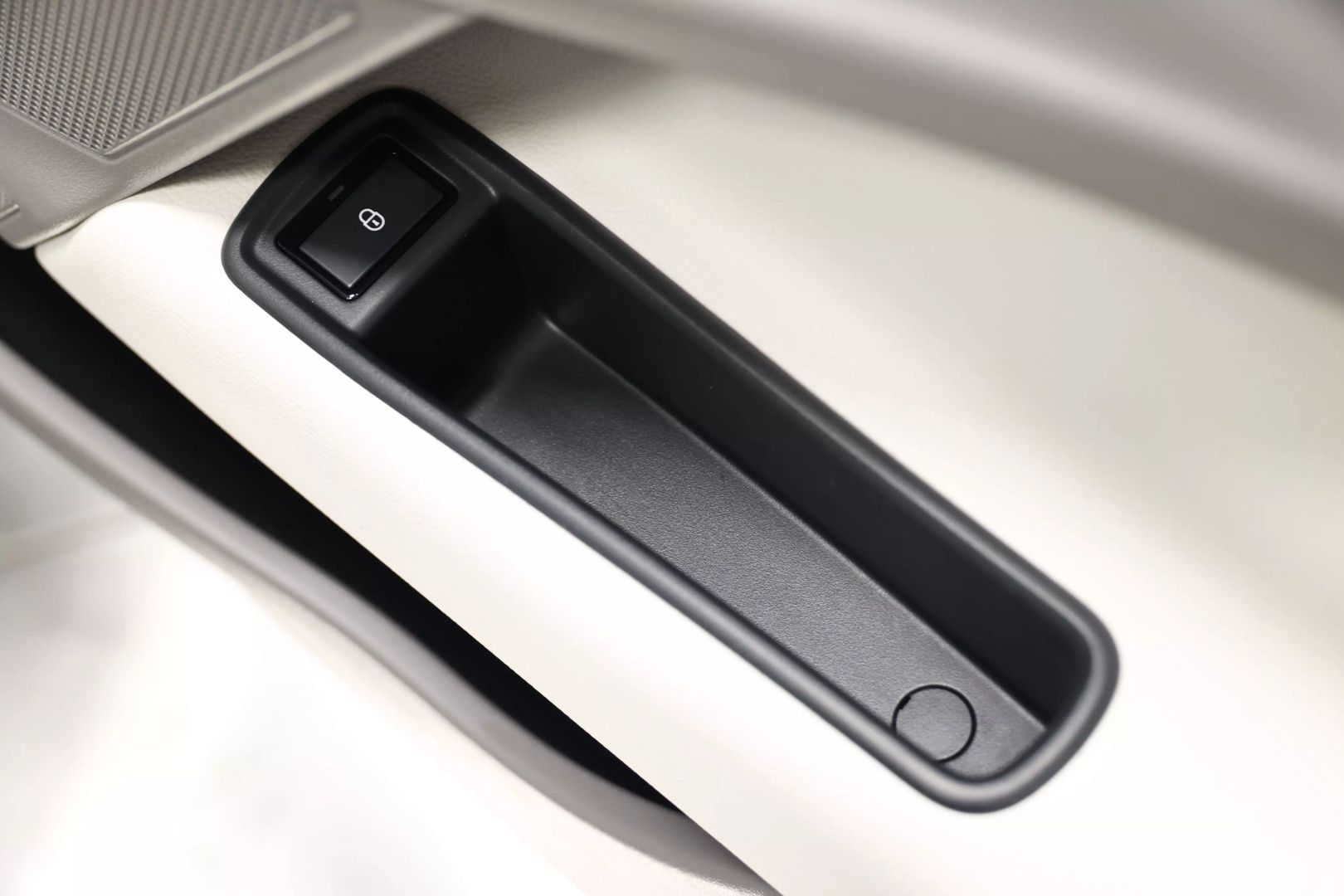 2019 Jaguar Xe - Image 79
