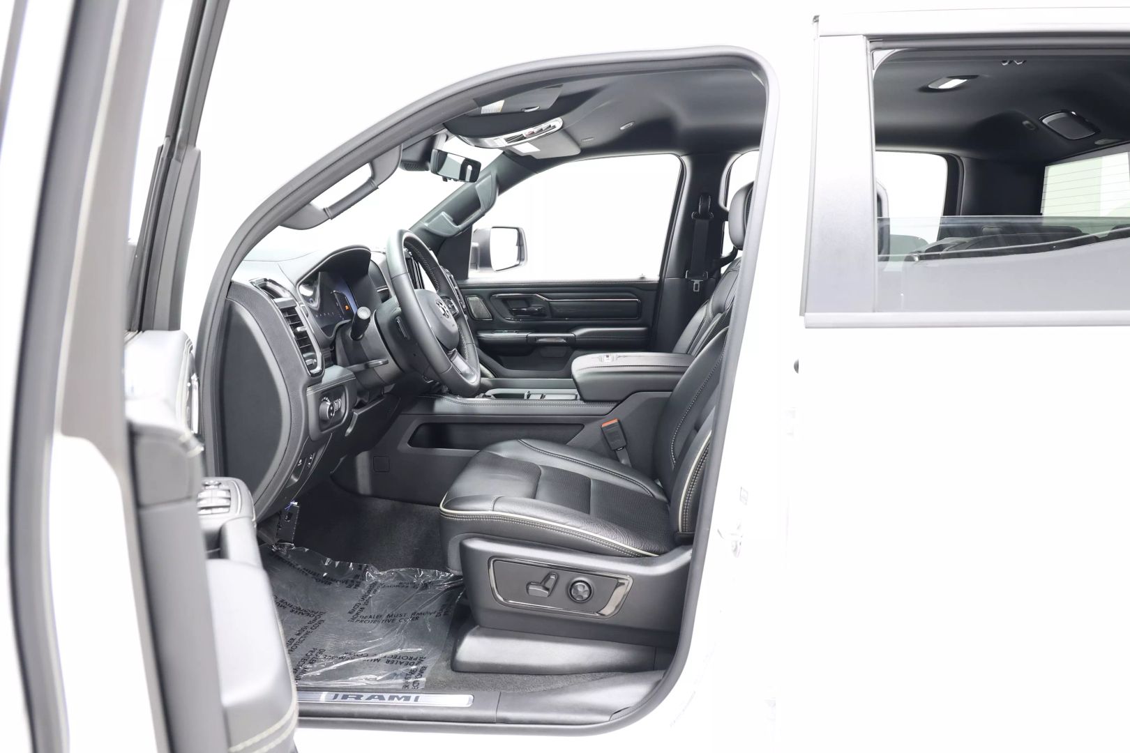 2023 Ram 1500 Crew Cab - Image 13
