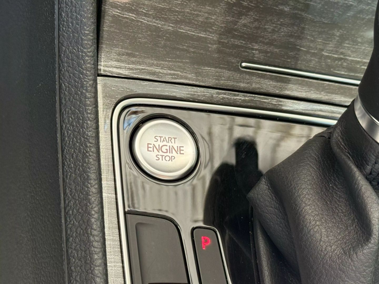 2018 Volkswagen Passat - Image 31