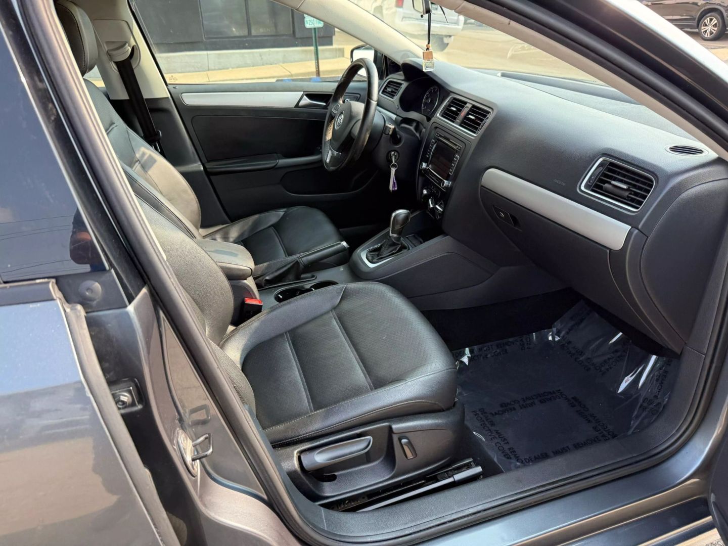 2013 Volkswagen Jetta - Image 23