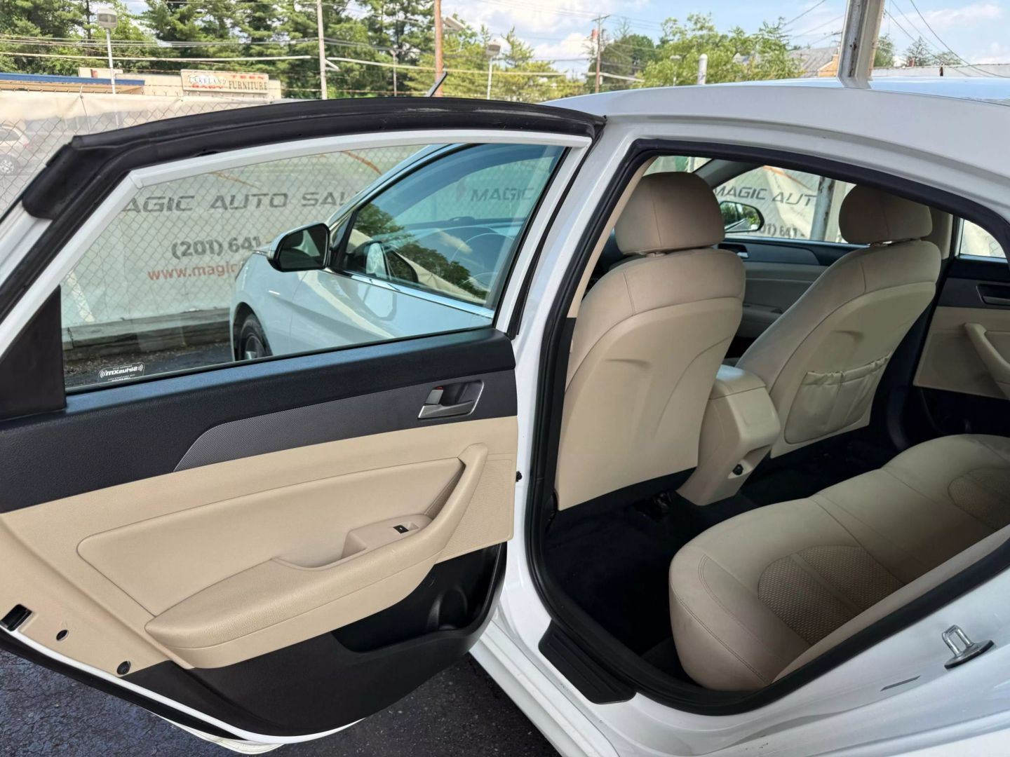 2018 Hyundai Sonata - Image 17
