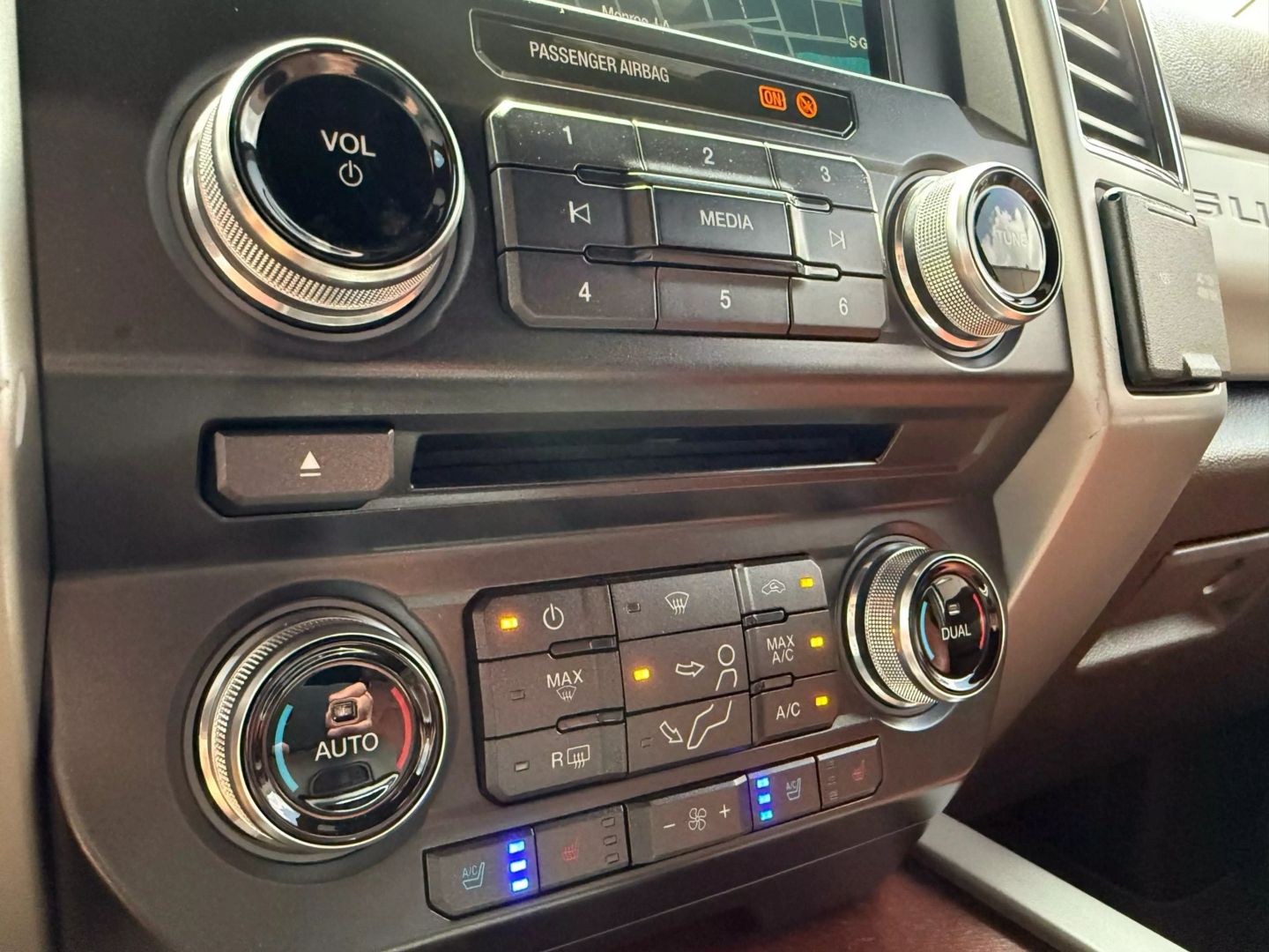 2018 Ford F250 Super Duty Crew Cab - Image 36