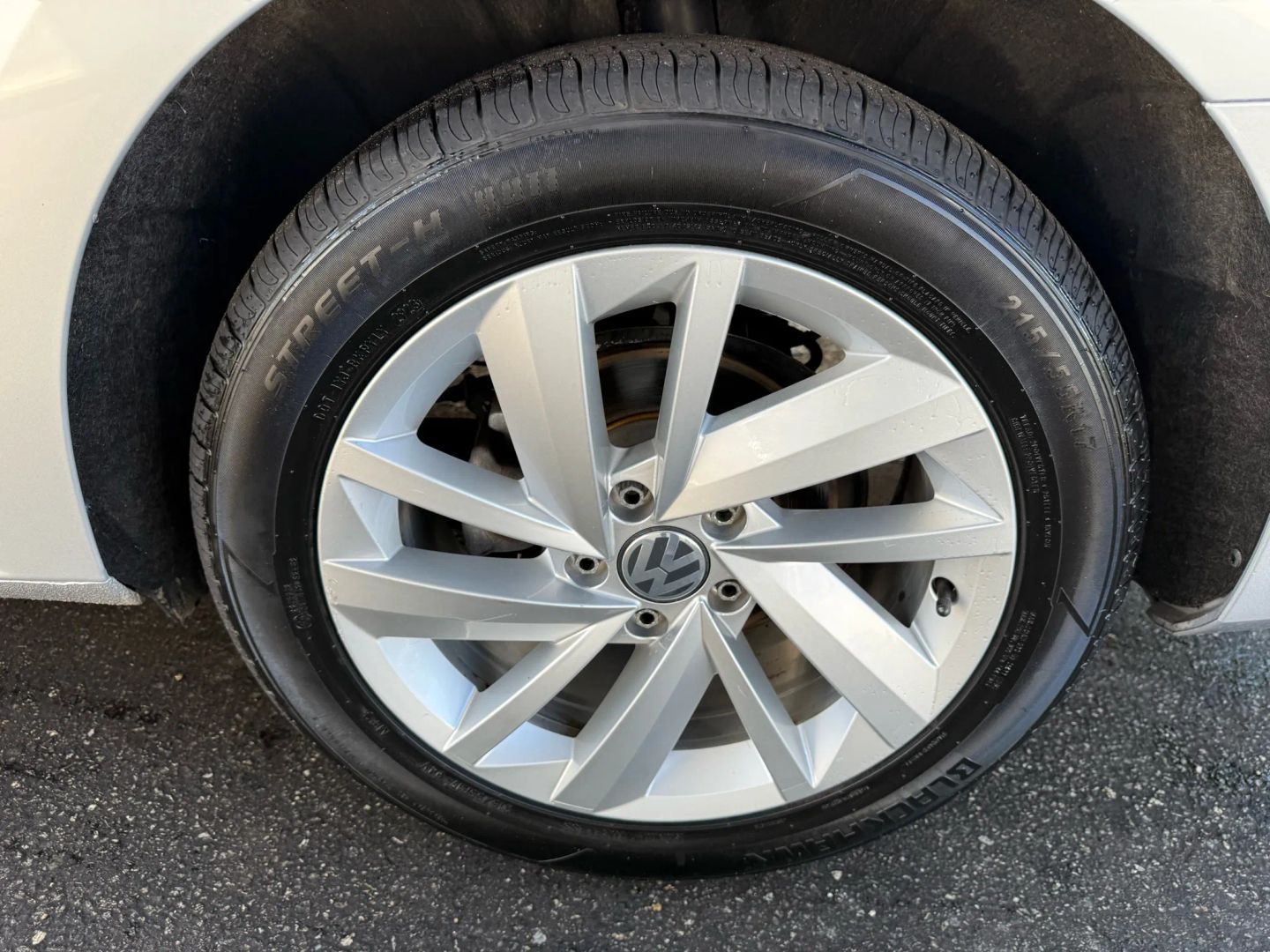 2018 Volkswagen Passat - Image 44