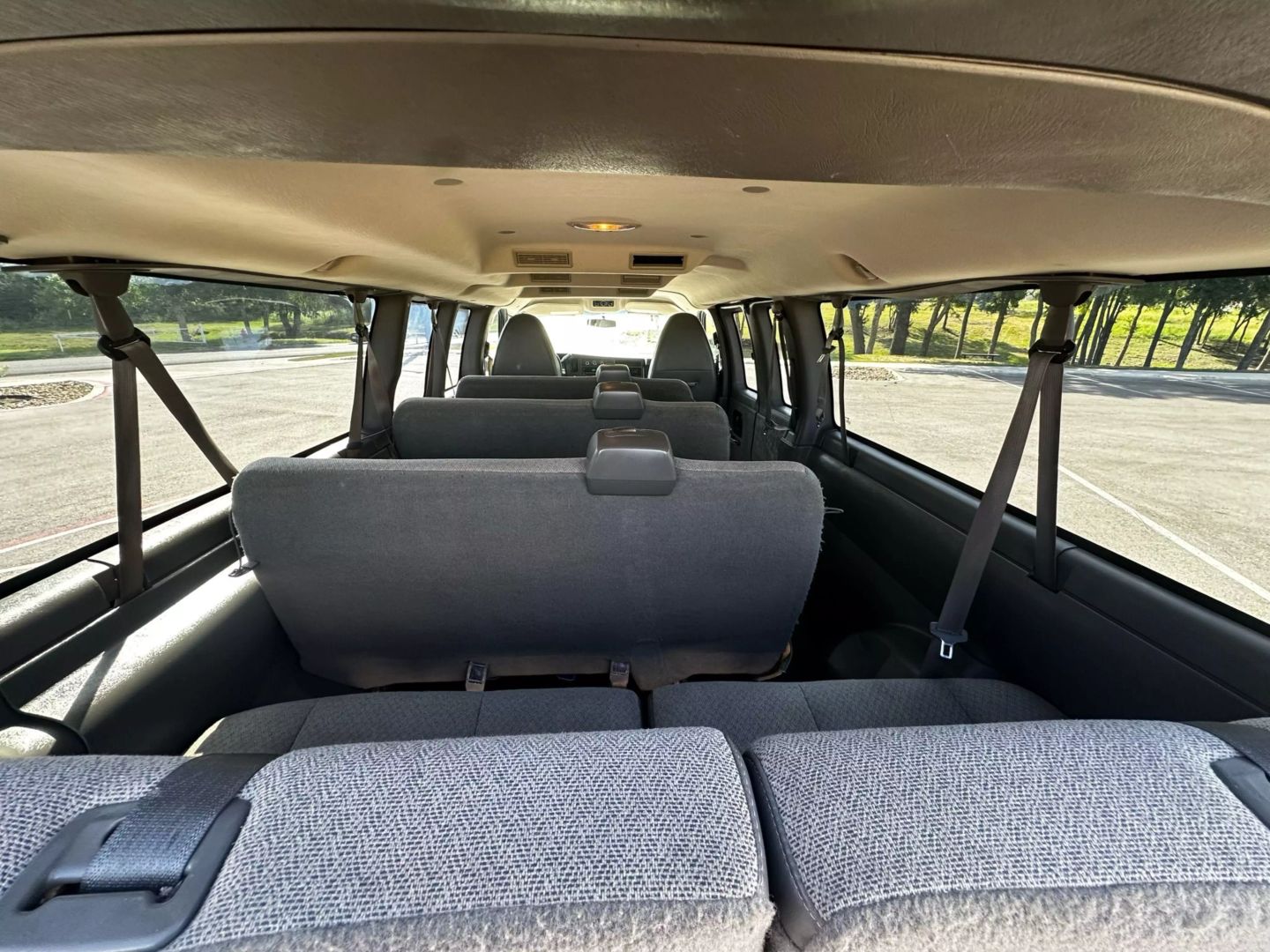 2014 Chevrolet Express 3500 Passenger - Image 13