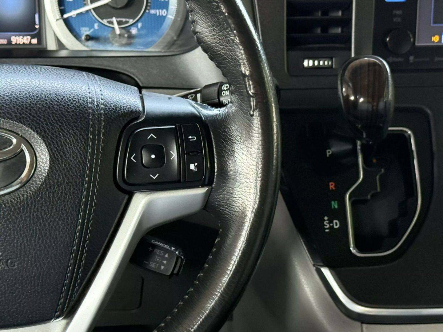 2017 Toyota Sienna - Image 34