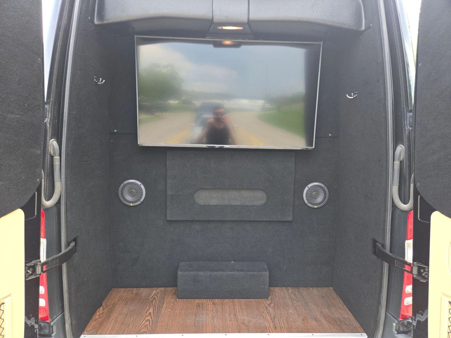 2017 Mercedes-benz Sprinter 2500 Cargo - Image 11