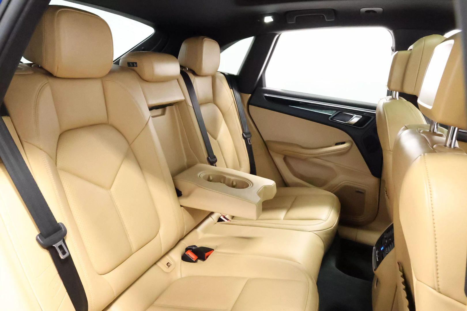 2017 Porsche Macan - Image 78