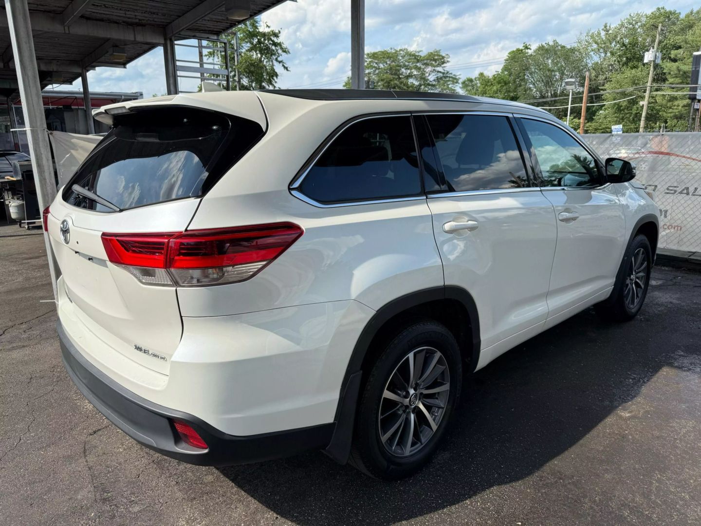 2018 Toyota Highlander - Image 13