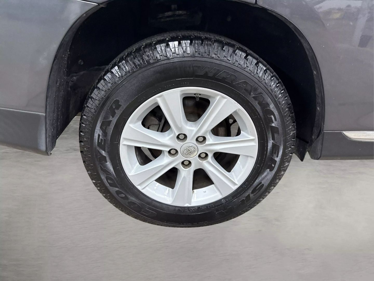 2013 Toyota Highlander - Image 16