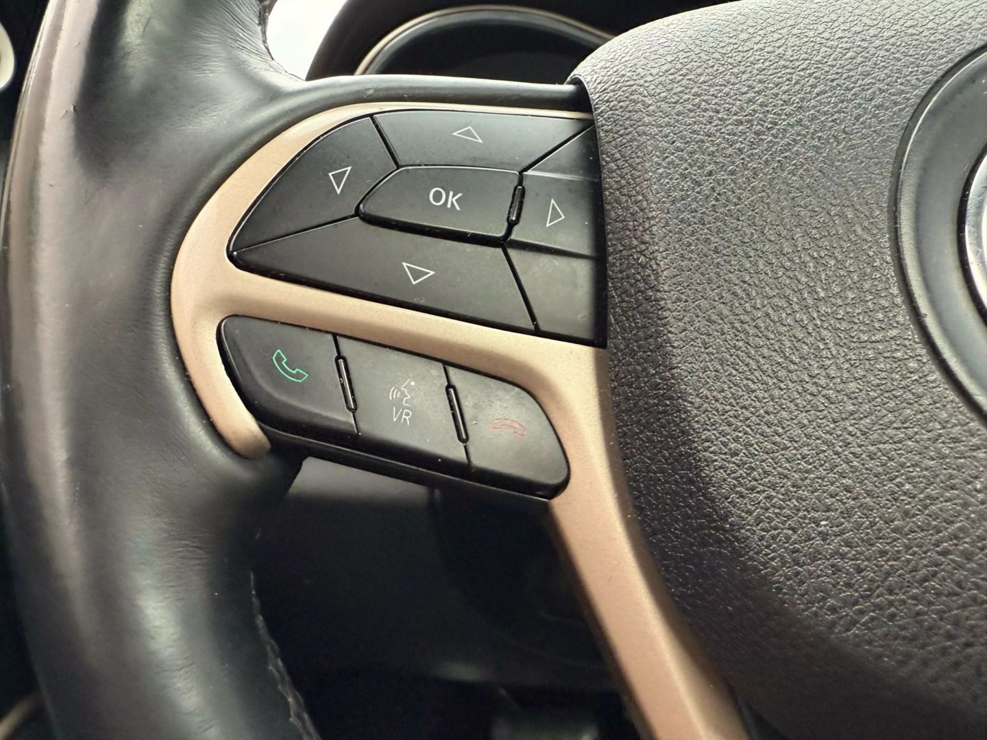 2014 Jeep Grand Cherokee - Image 33