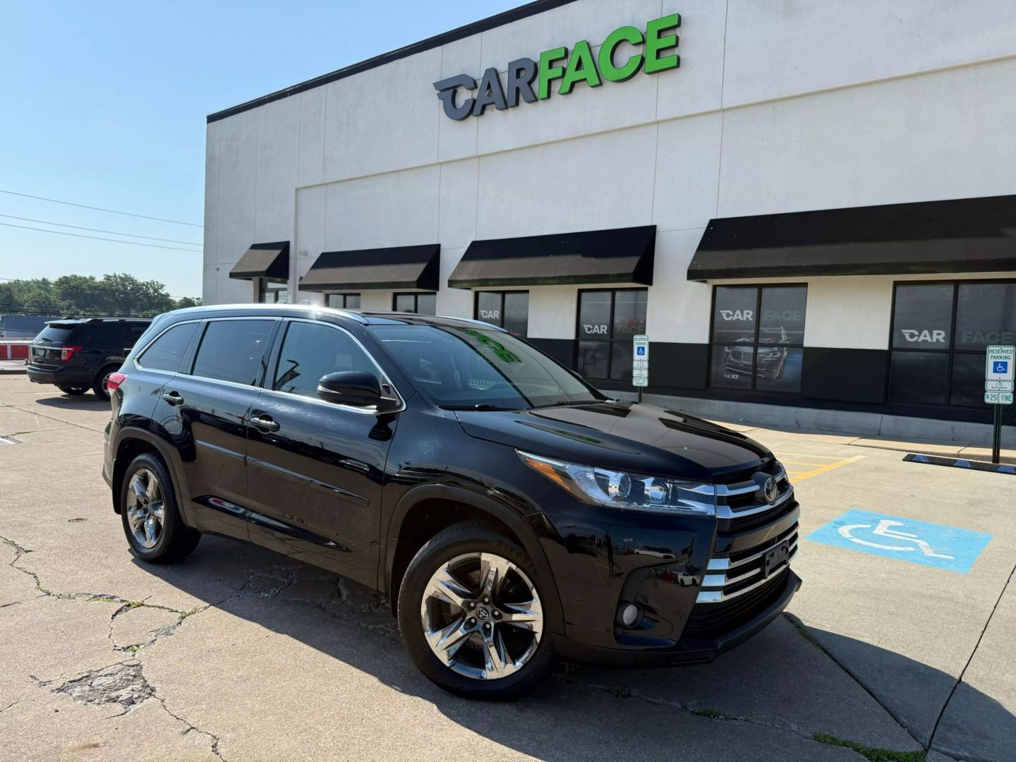 2018 Toyota Highlander - Image 1