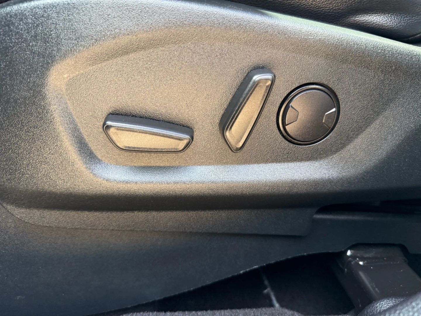 2019 Ford Explorer - Image 21