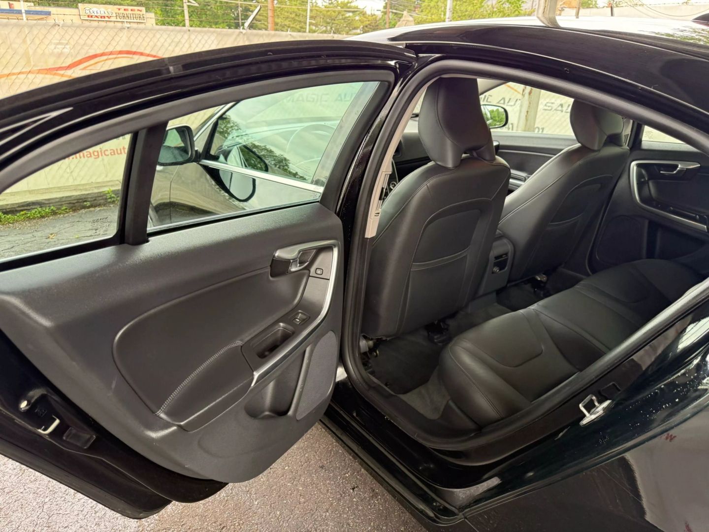 2016 Volvo S60 - Image 17