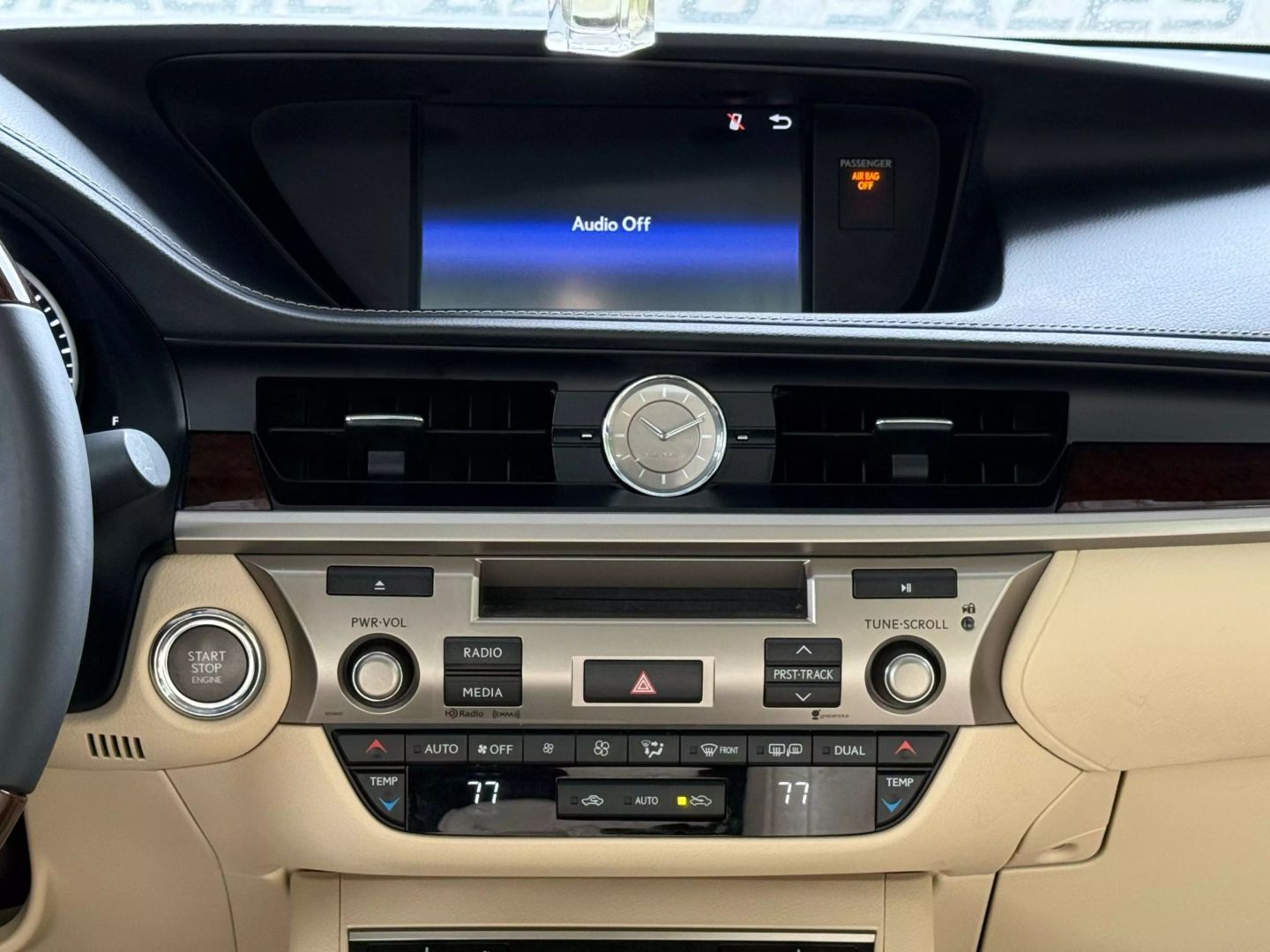 2015 Lexus Es - Image 28