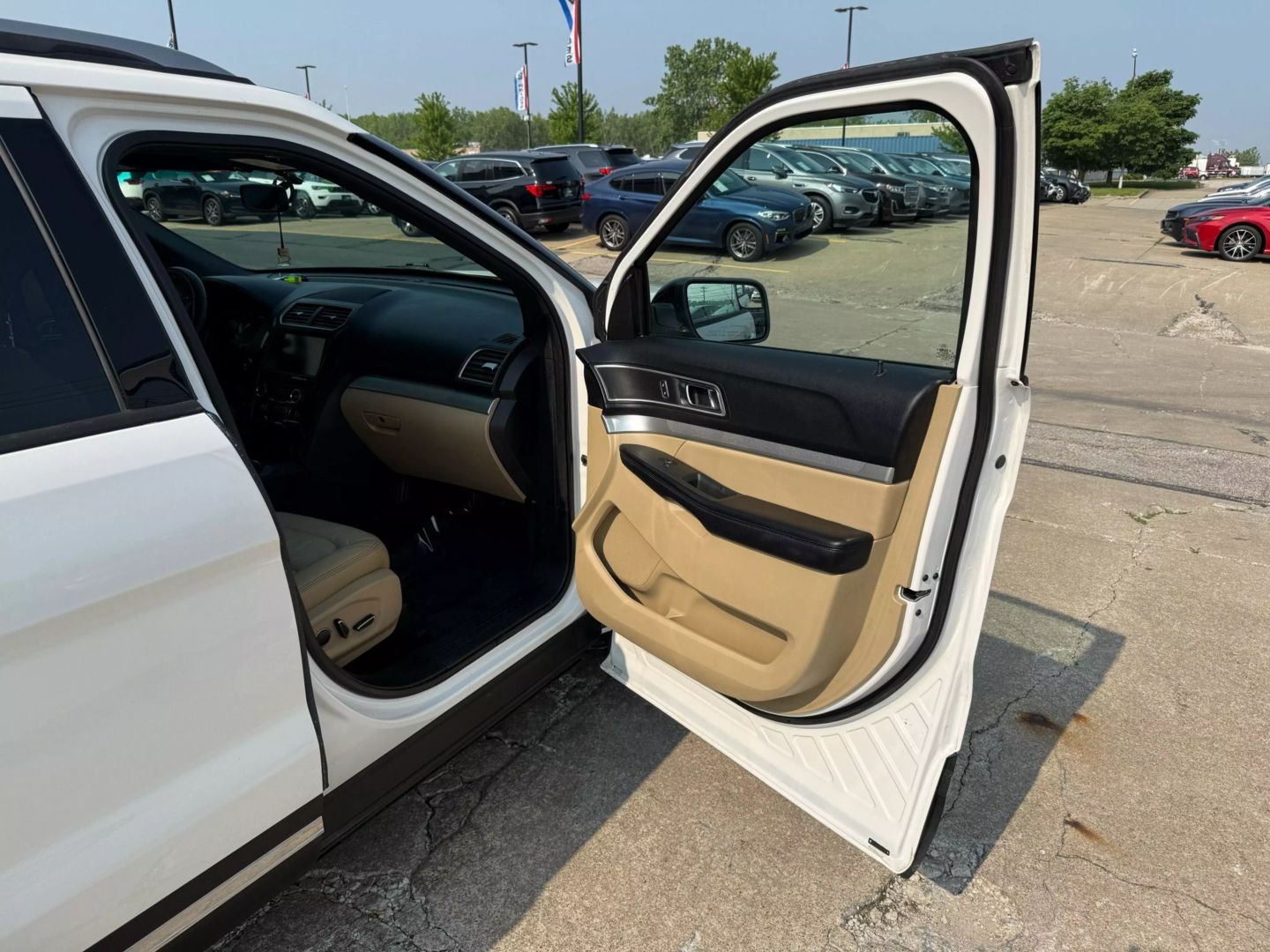 2016 Ford Explorer - Image 23