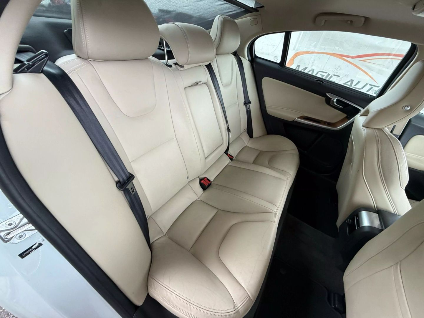 2018 Volvo S60 - Image 23