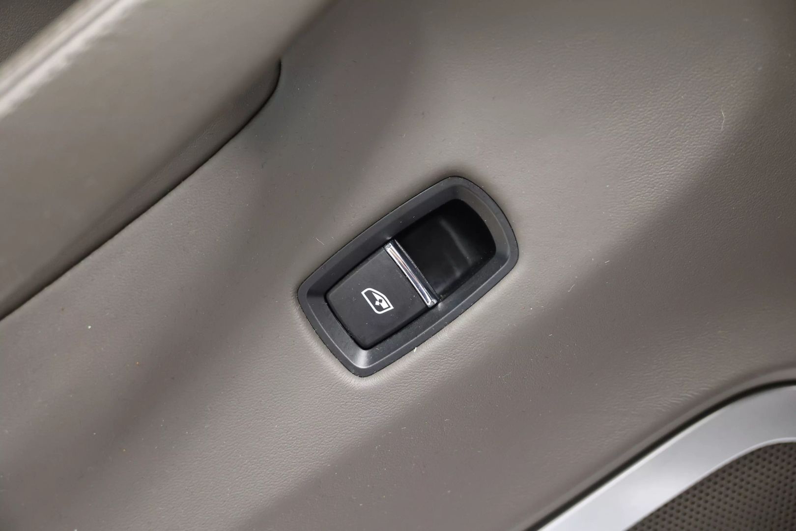 2014 Porsche Panamera - Image 56