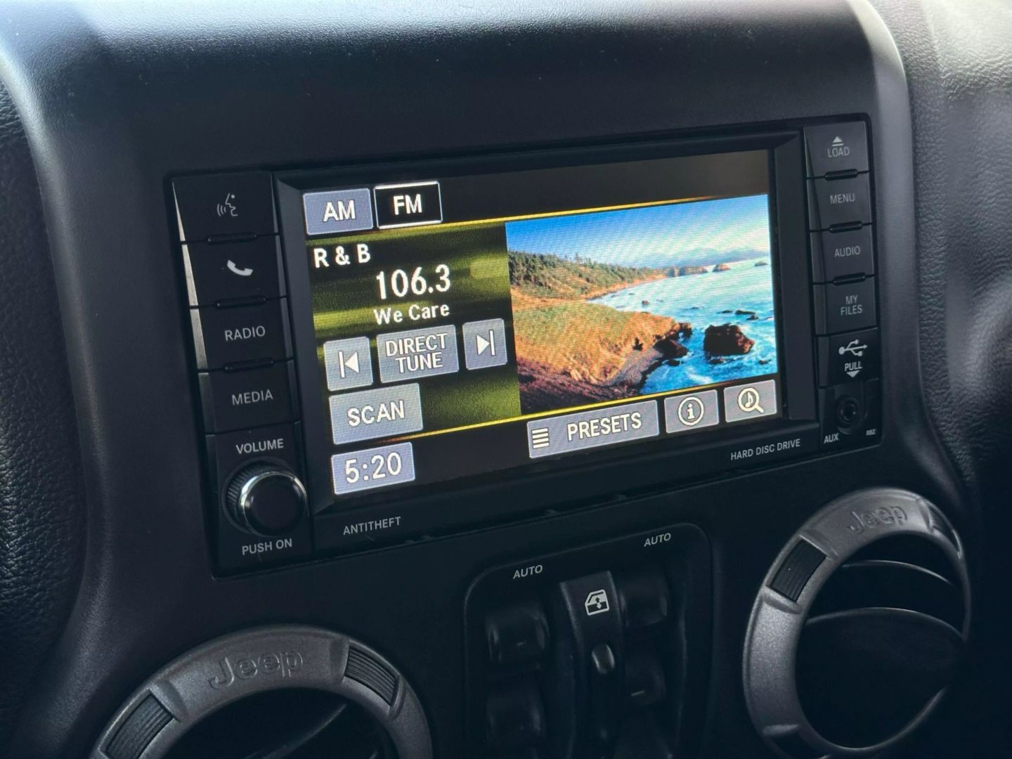 2014 Jeep Wrangler - Image 30