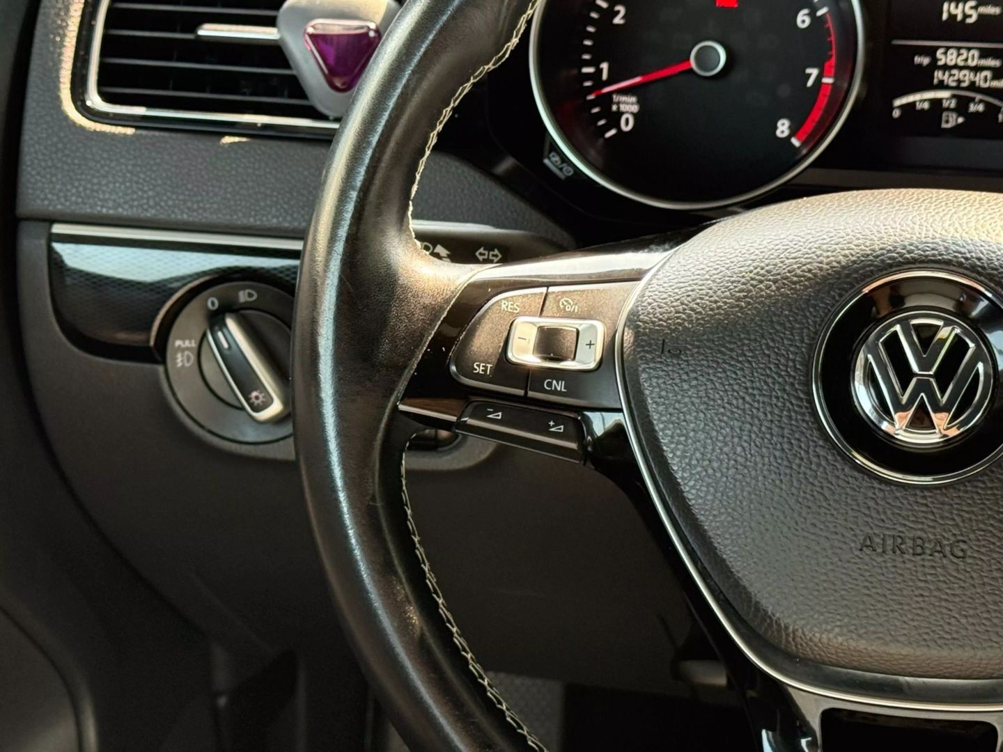 2015 Volkswagen Jetta - Image 34