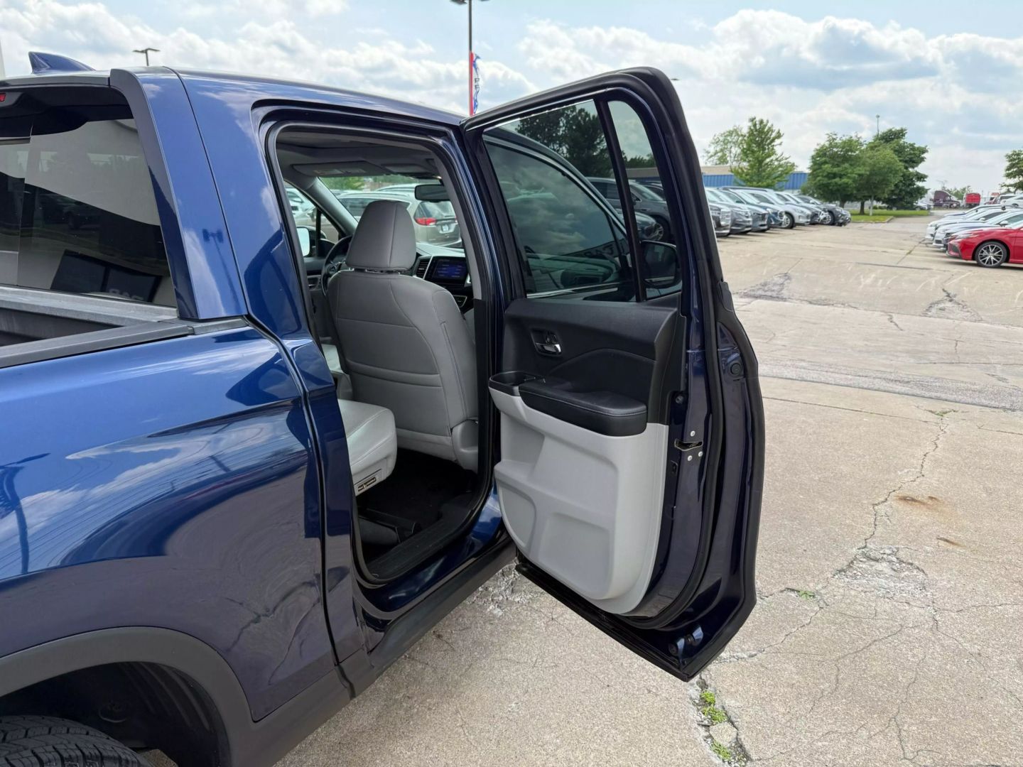 2018 Honda Ridgeline - Image 18