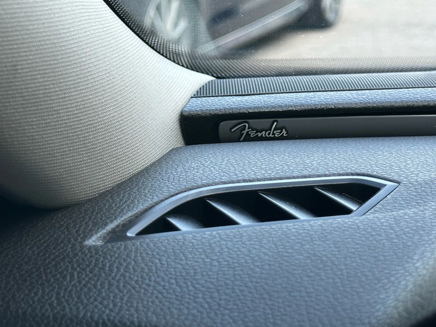 2017 Volkswagen Passat - Image 39
