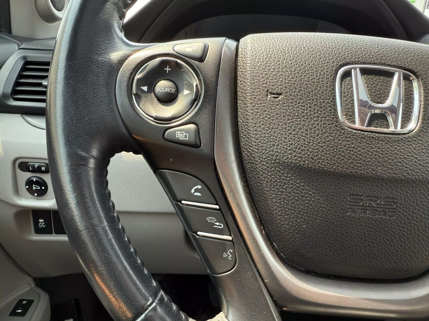 2017 Honda Pilot - Image 31