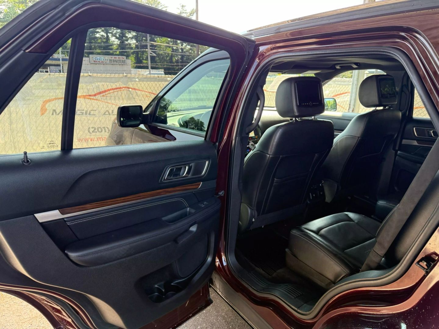 2018 Ford Explorer - Image 17