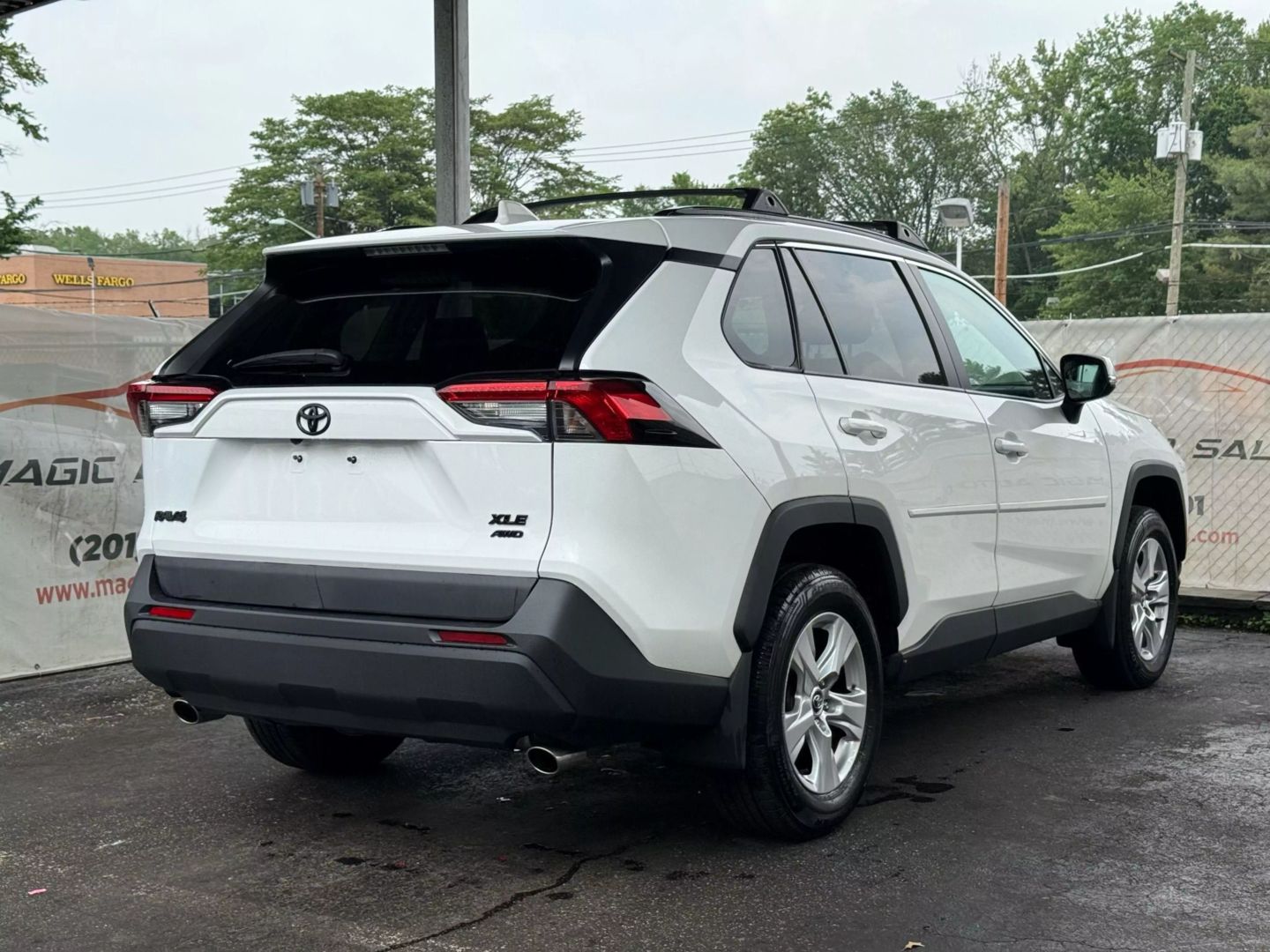 2020 Toyota Rav4 - Image 11