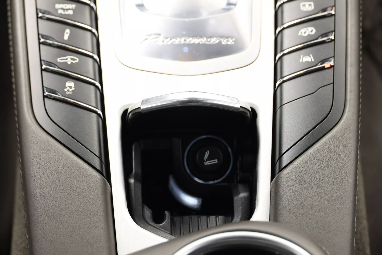 2014 Porsche Panamera - Image 45