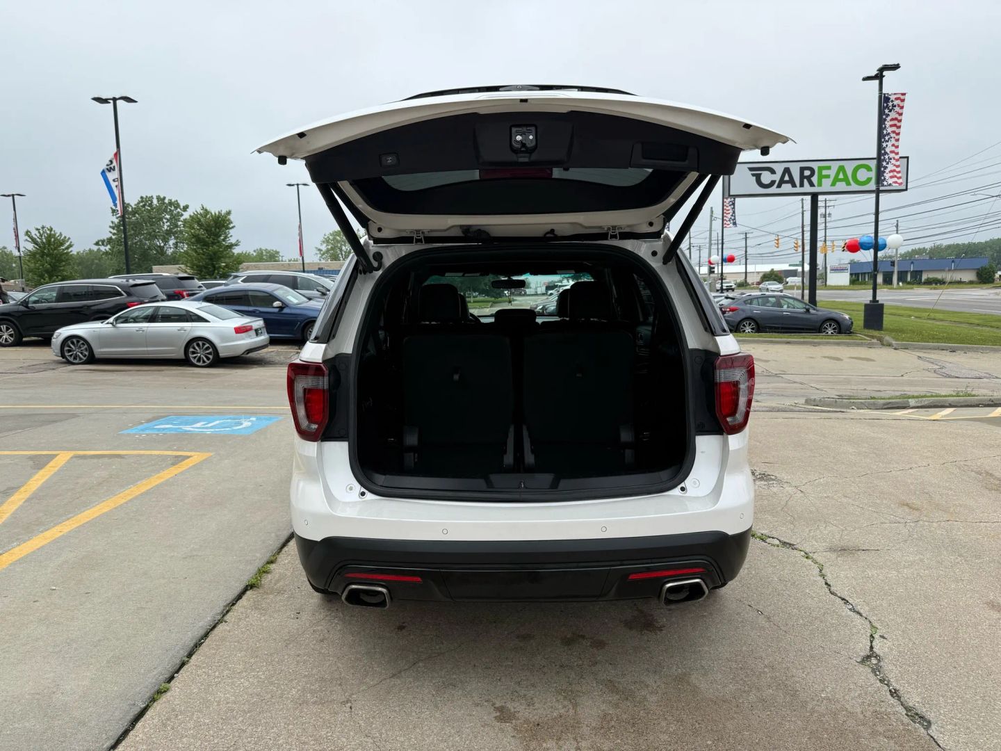 2017 Ford Explorer - Image 11