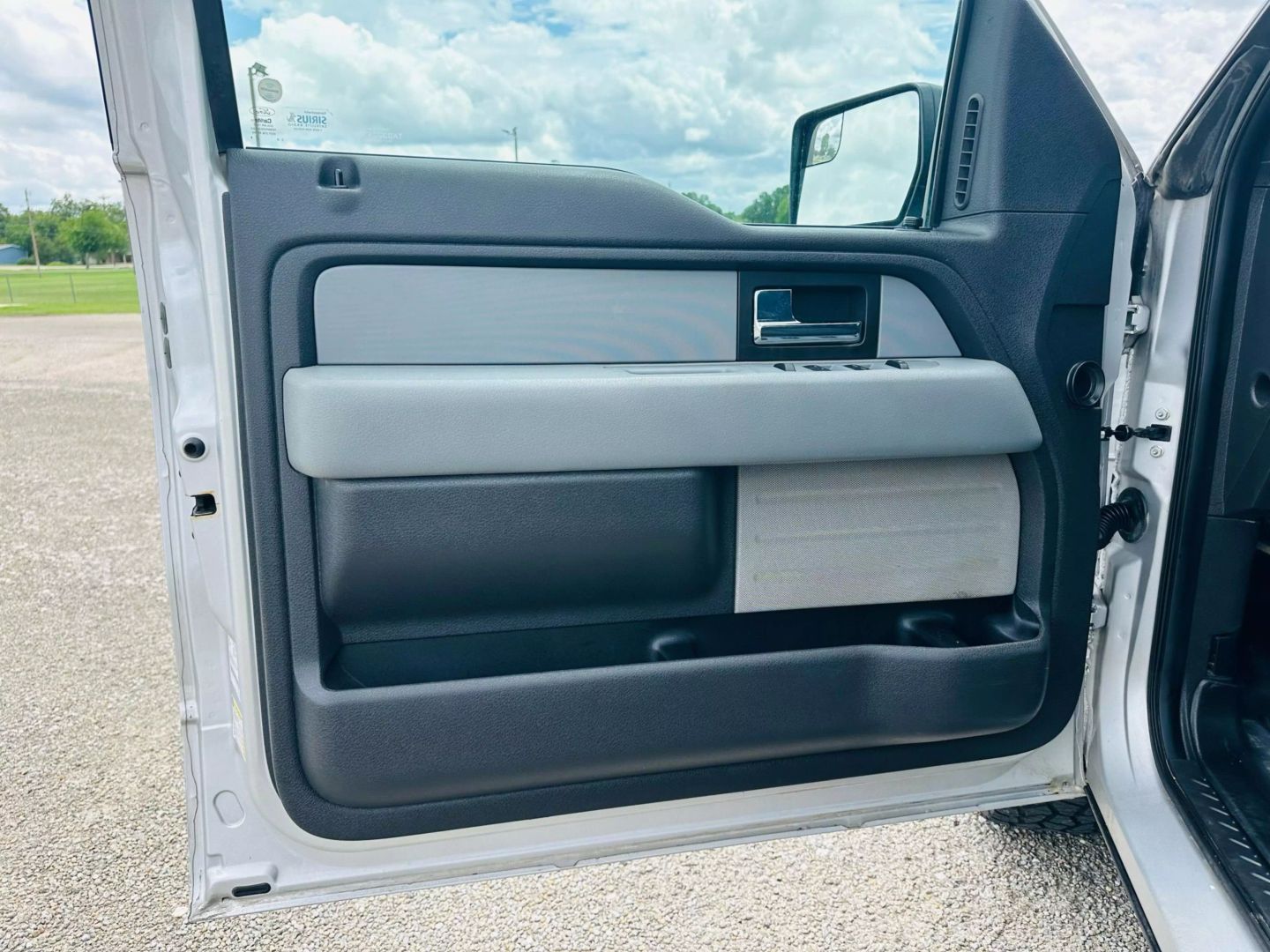 2014 Ford F150 Super Cab - Image 12
