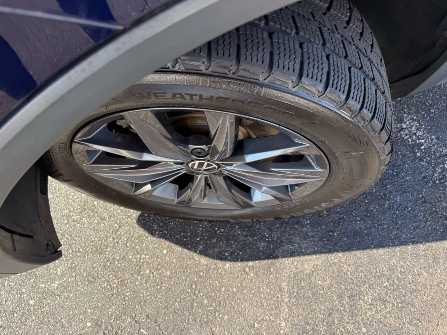 2022 Volkswagen Tiguan - Image 40