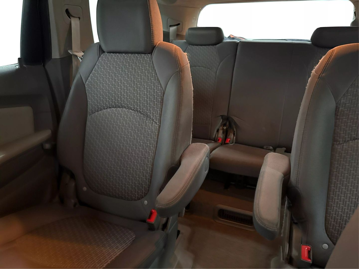 2011 Chevrolet Traverse - Image 32
