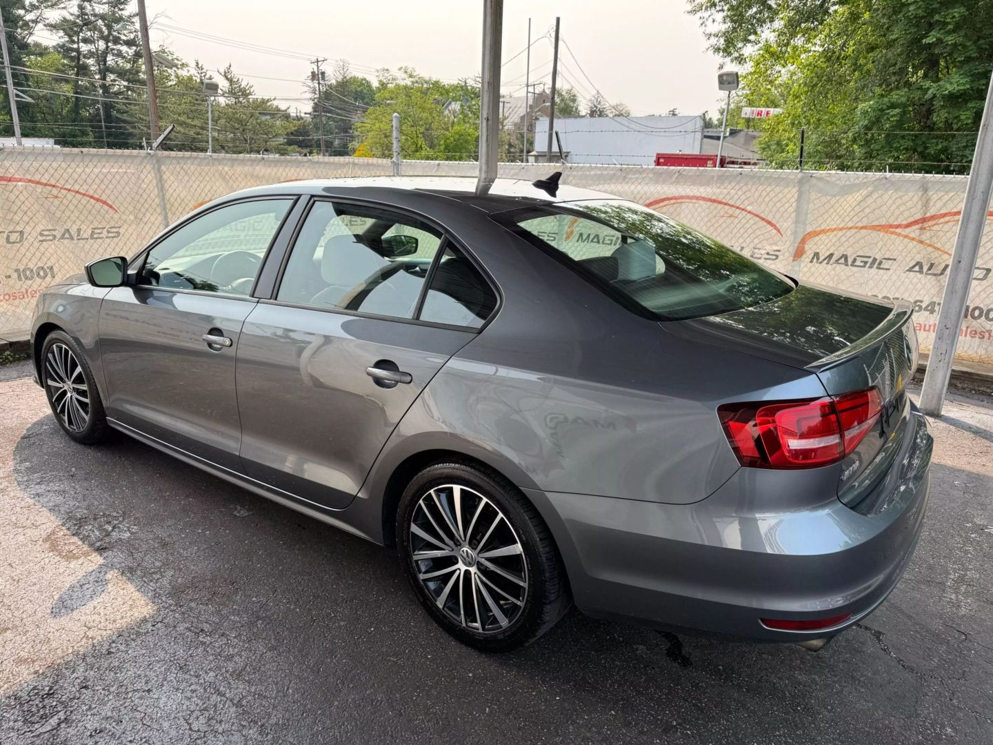 2015 Volkswagen Jetta - Image 13