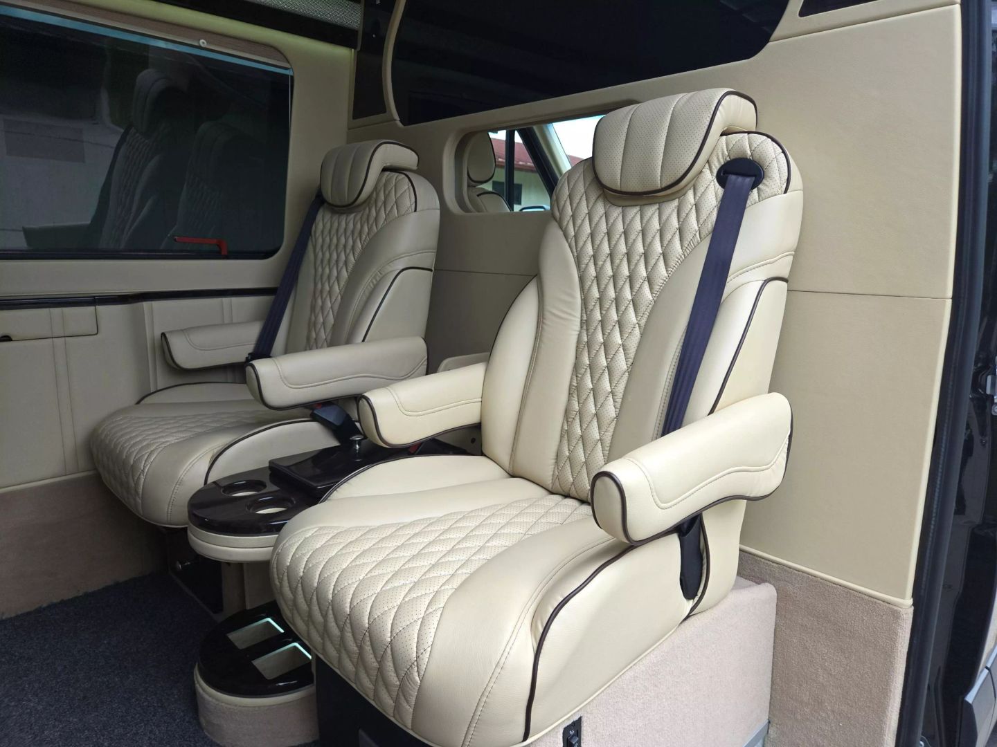 2017 Mercedes-benz Sprinter 2500 Cargo - Image 14