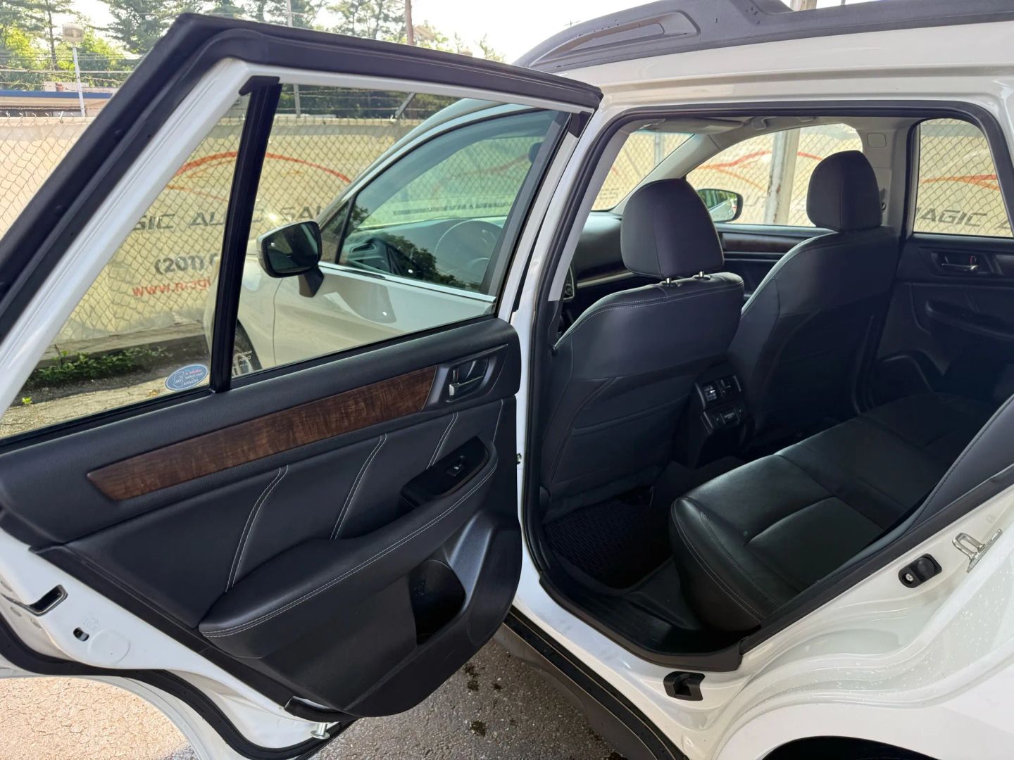 2018 Subaru Outback - Image 17