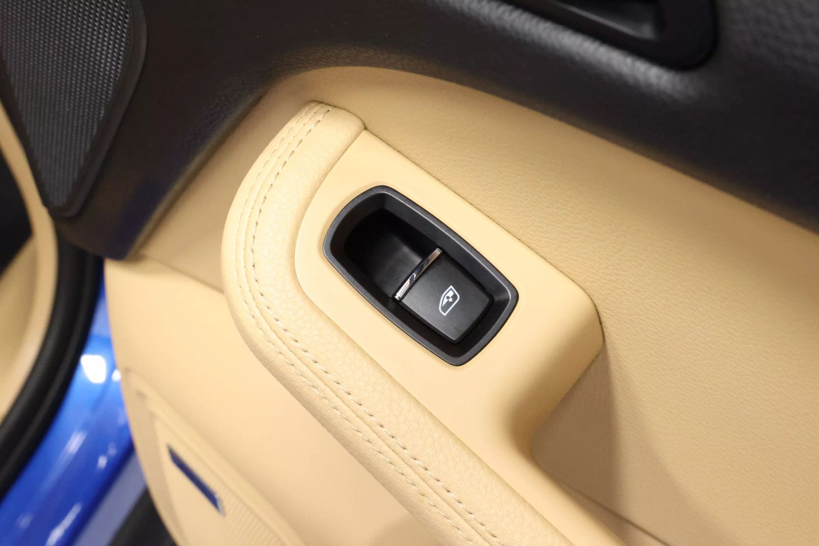 2017 Porsche Macan - Image 71