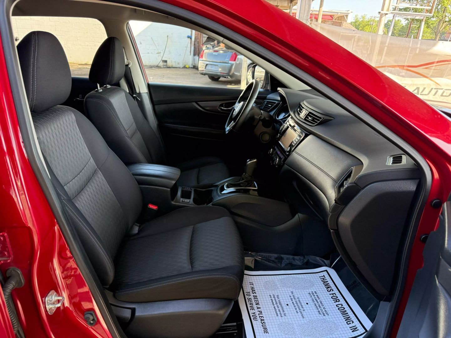 2017 Nissan Rogue - Image 25